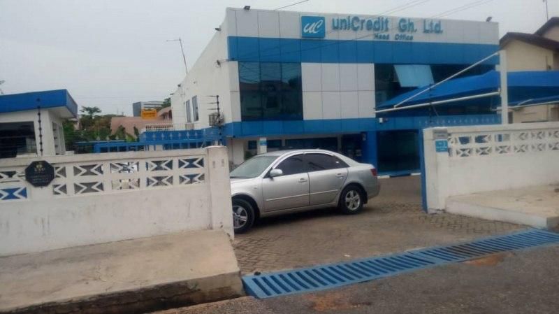 Angry customer blocks uniCredit HQ with car over GHS30K