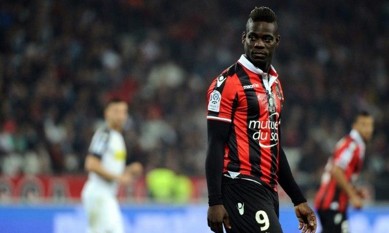 Italian international striker Mario Balotelli is determined to stay at Ligue 1 outfit Nice next season