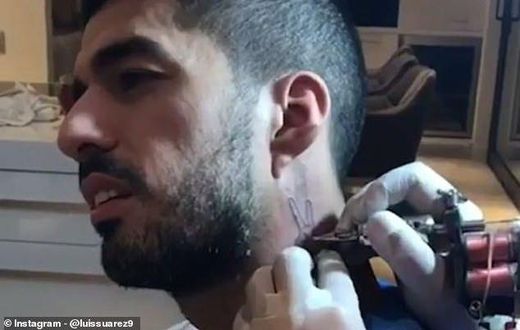 ___9180901___2018___12___8___18___7155250-6473333-Barcelona_star_Luis_Suarez_has_got_his_trademark_celebration_tat-a-35_1544225644672