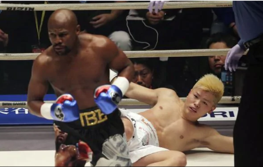 Floyd Mayweather defeats Japan’s Tenshin Nasukawa in 139 seconds