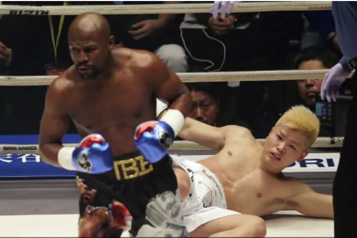 Floyd Mayweather defeats Japan’s Tenshin Nasukawa in 139 seconds
