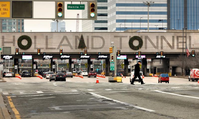 The Holland Tunnel's Holiday Décor Is Changing. (The Traffic Will Stay the Same.)