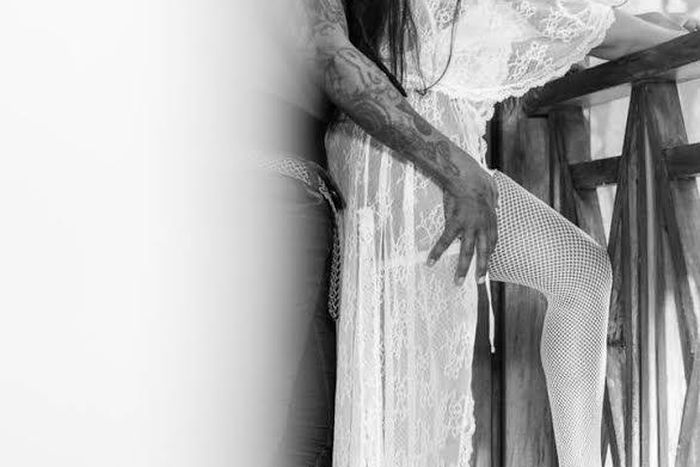 Samini and Stephanie Benson flirt in new photo