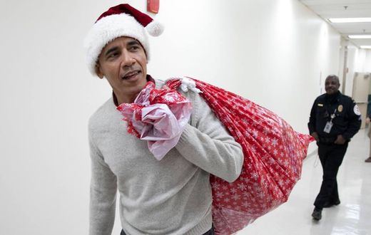 Former US President, Barack Obama pays surprise visit to hospital with Christmas gifts