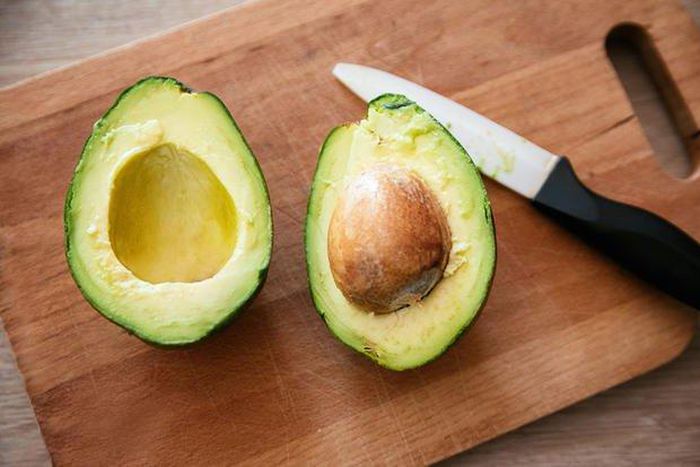 ___7041943___https:______static.pulse.com.gh___webservice___escenic___binary___7041943___2017___7___24___18___avocado-hand