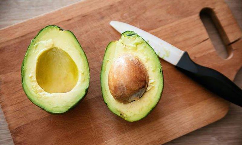 ___7041943___https:______static.pulse.com.gh___webservice___escenic___binary___7041943___2017___7___24___18___avocado-hand