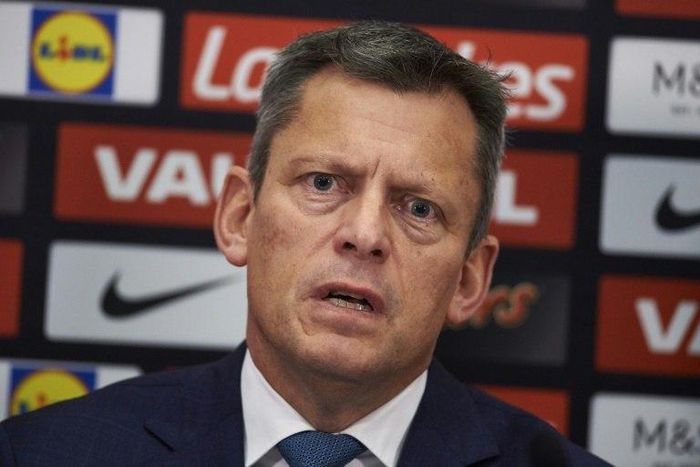 Football Association chief executive Martin Glenn is stepping down from his role at the end of the season