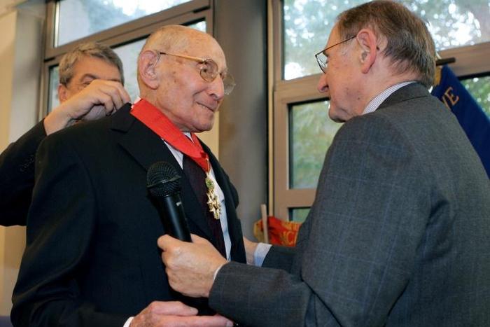Loinger was made a Commander of the Legion d'honneur in 2005