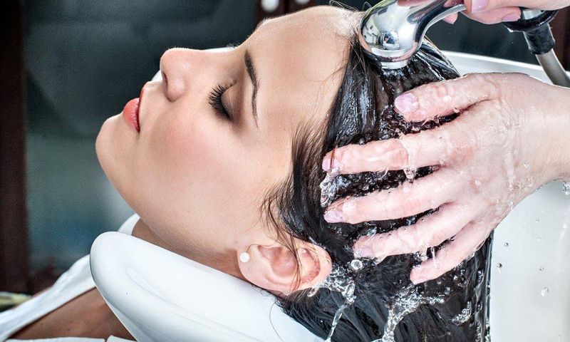 Hairdresser Gives Depressed Client Makeover