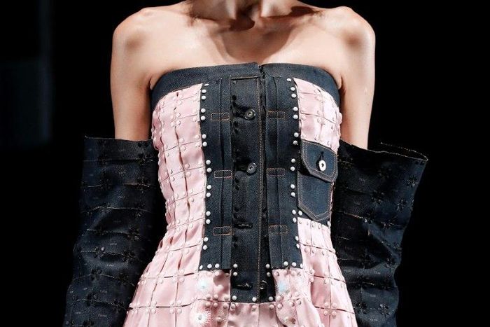 A model presents a creation by Yuima Nakazato during the 2017-2018 fall/winter Haute Couture collection in Paris on July 5, 2017