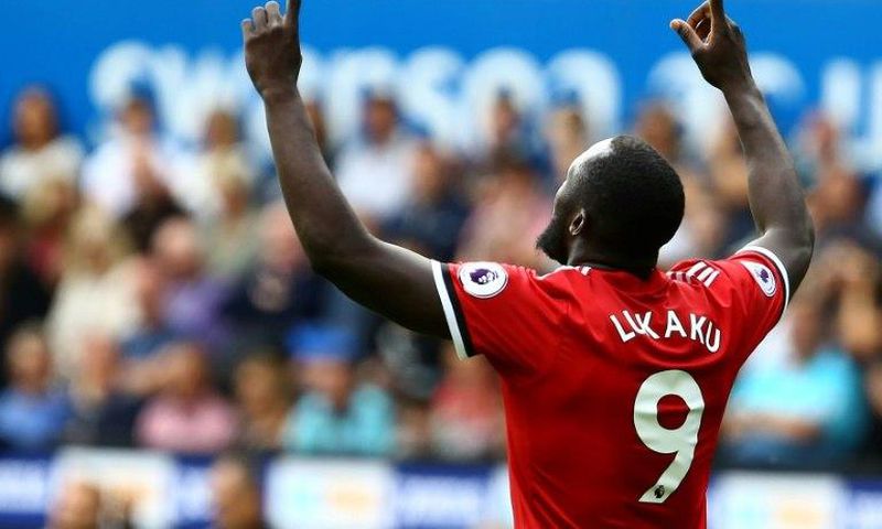 Manchester United's Romelu Lukaku celebrates after scoring against Swansea City during their Premier League match at the Liberty Stadium in south Wales, on August 19, 2017