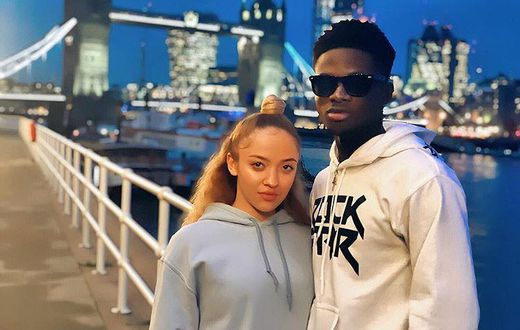 Kuami Eugene in "Aku Shika" music video