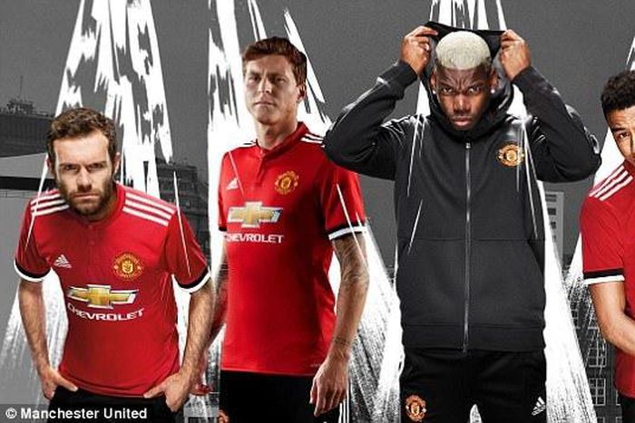 ___6934644___https:______static.pulse.com.gh___webservice___escenic___binary___6934644___2017___7___3___11___41FCBACD00000578-4660708-Juan_Mata_new_signing_Victor_Lindeloff_and_Jesse_Lingard_line_up-a-76_1499071848931