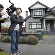 Journalistes outside the Vancouver home of Huawei executive Meng Wanzhou on December 12, 2018