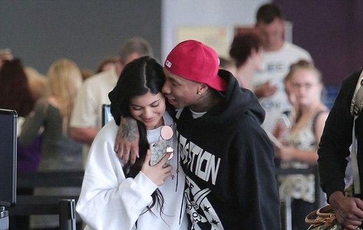 Kylie Jenner, Tyga turn on PDA at the airport