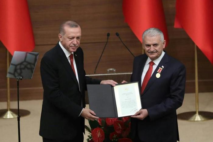 Turkey's President Recep Tayyip Erdogan (L) unveiled his former prime minister and national assembly speaker Binali Yildirim as the ruling party candidate for mayor of Istanbul