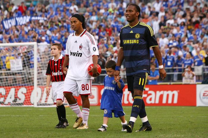Jose Mourinho snubbed Ronaldinho for Didier Drogba in 2004