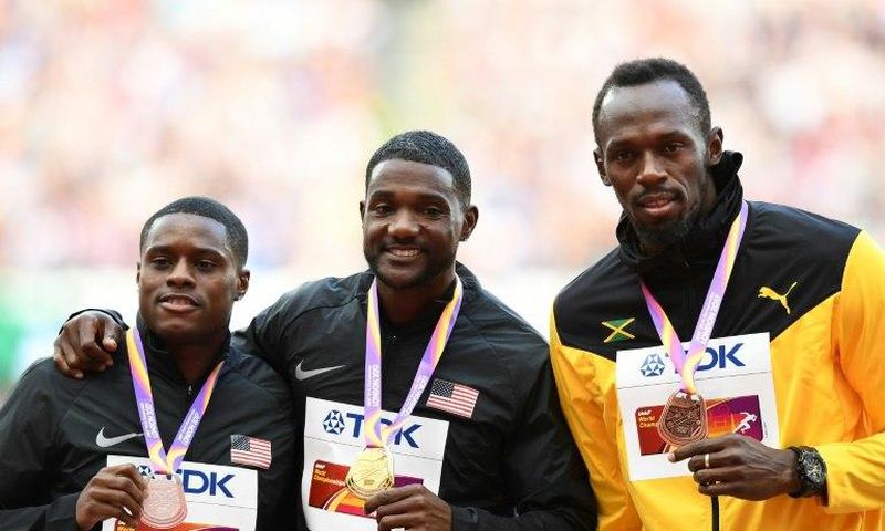 US athlete Christian Coleman (L), US athlete Justin Gatlin (C) and Jamaica's Usain Bolt (R) pose during the victory ceremony for the men's 100m at the 2017 IAAF World Championships in London on August 6, 2017