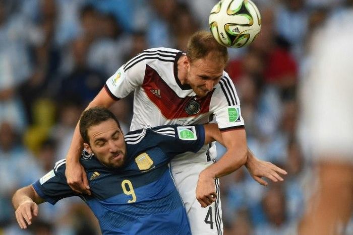 Forgotten Germany defender Benedikt Hoewedes (R), pictured here in the 2014 World Cup final, will return to Schalke on Tuesday chasing a Champions League win over his ex-club with current side Lokomotiv Moscow.