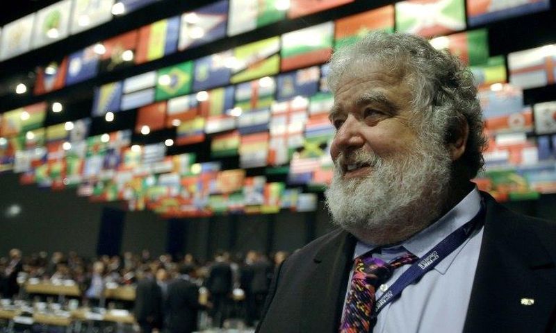 Chuck Blazer, a pivotal figure in the corruption scandal which convulsed FIFA in 2015, has died after battling lung cancer
