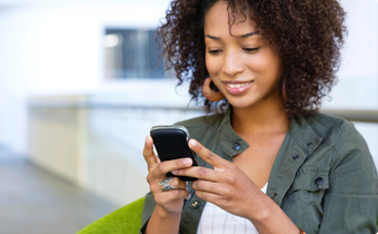 10 things guys think when you don't text them back