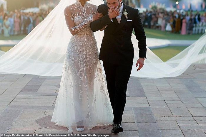 ___9166628___2018___12___4___17___6998934-6458479-image-a-49_1543940386145