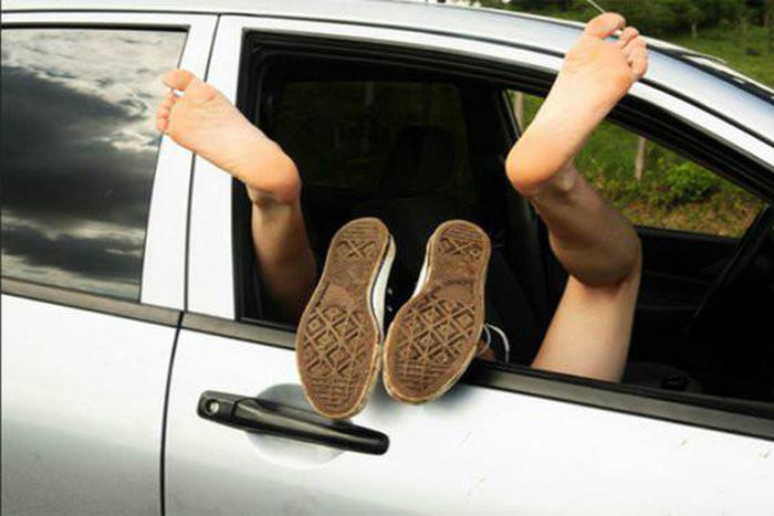 Couple caught having sex in a car, photos fly online