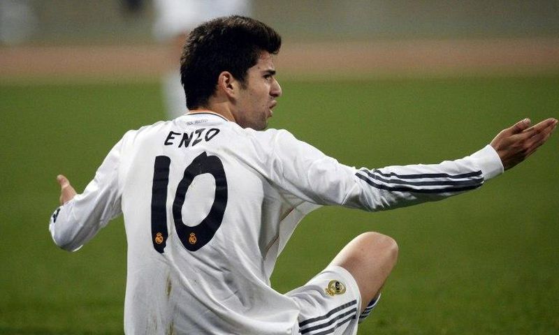 Enzo Zidane has signed a three-year deal with Spanish side Alaves