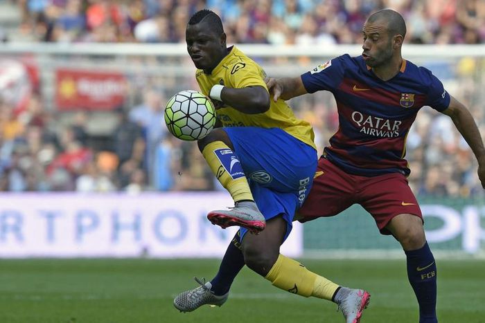 ___6997862___https:______static.pulse.com.gh___webservice___escenic___binary___6997862___2017___7___15___18___wakaso-mubarak-of-las-palmas-and-javier-mascherano-of-barcelona_1ezabs6yy82lm16kvhw05tdc00