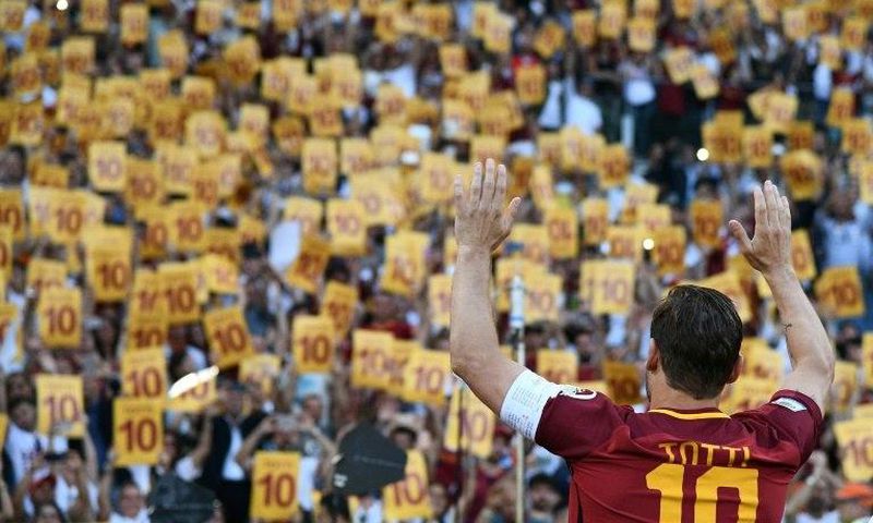 Roma's captain Francesco Totti greets fans holding placards with his number 10 during a ceremony following his last match with AS Roma after the Italian Serie A football match against Genoa in Rome May 28, 2017