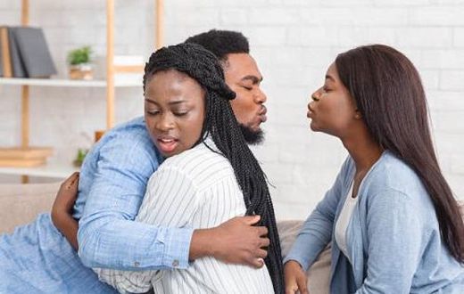 side chick (PrimeNewsGhana)