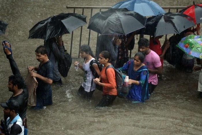 Floods bring Mumbai to a virtual standstill
