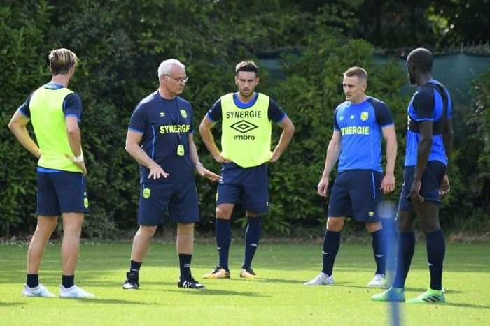FC Nantes' new Italian coach Claudio Ranieri (2-L) speaks to players during a training session at the FC Nantes headquarters in La Chapelle sur Erdre, western France on June 26, 2017
