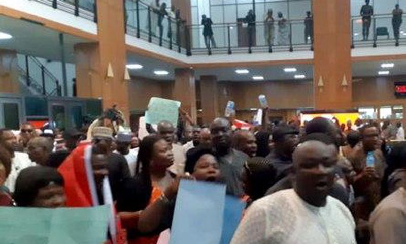 Nigeria’s National Assembly workers demonstrate over unpaid salaries