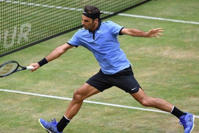 Switzerland's Roger Federer returns the ball to Germany's Mischa Zverev during the ATP tennis tournament in Halle, western Germany, on June 22, 2017