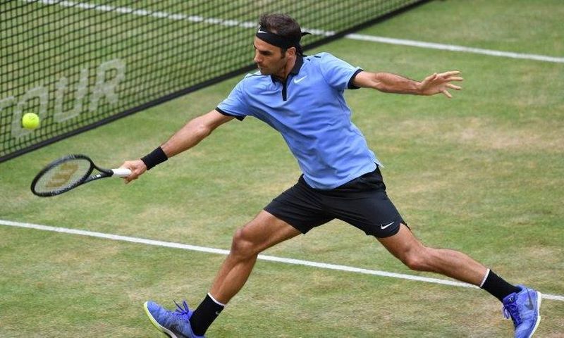 Switzerland's Roger Federer returns the ball to Germany's Mischa Zverev during the ATP tennis tournament in Halle, western Germany, on June 22, 2017