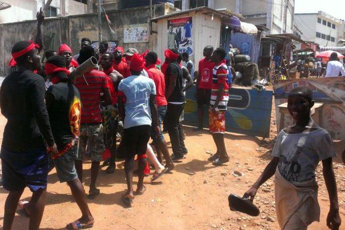 ___7194688___https:______static.pulse.com.gh___webservice___escenic___binary___7194688___2017___8___23___19___UCC-Residents-On-Rampage-750x406