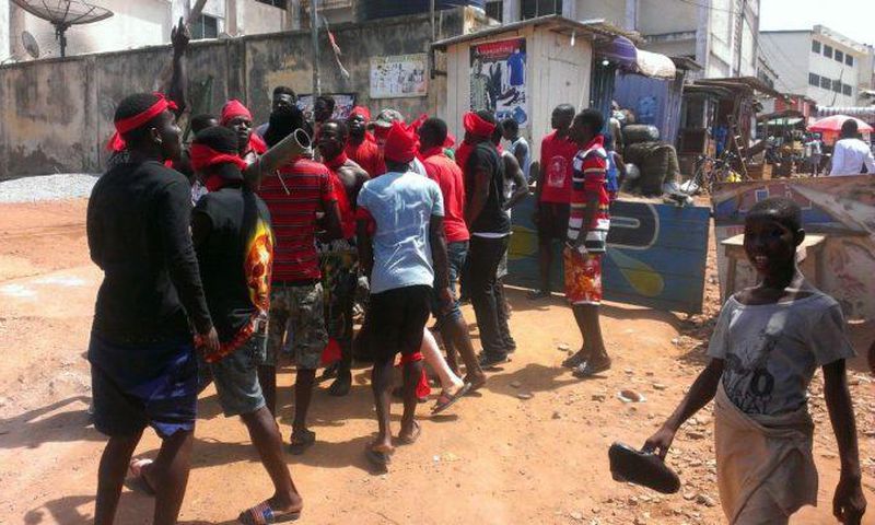 ___7194688___https:______static.pulse.com.gh___webservice___escenic___binary___7194688___2017___8___23___19___UCC-Residents-On-Rampage-750x406