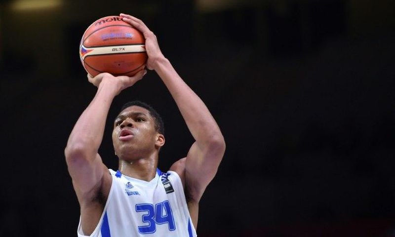 Giannis Antetokounmpo announced in a post on Facebook that he had a knee injury that would prevent him from playing for Greece in the Eurobasket tournament