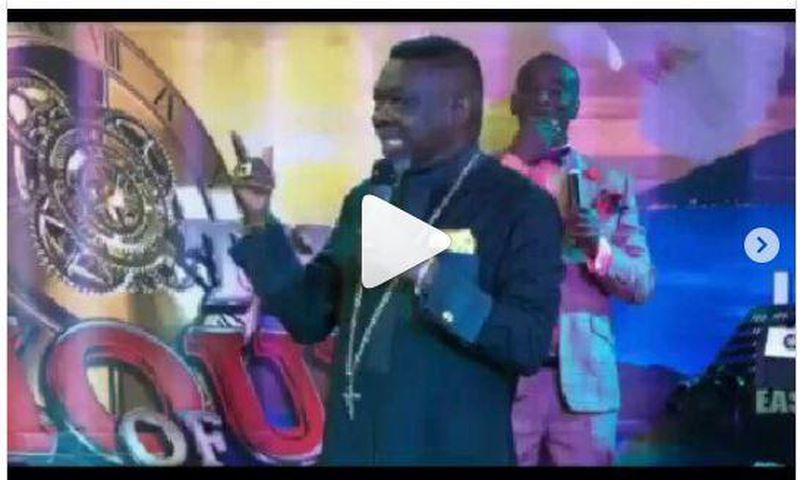 Pastor asks Ghs 3,392 from each member to spray them a perfume that cancels spiritual odour (Video)