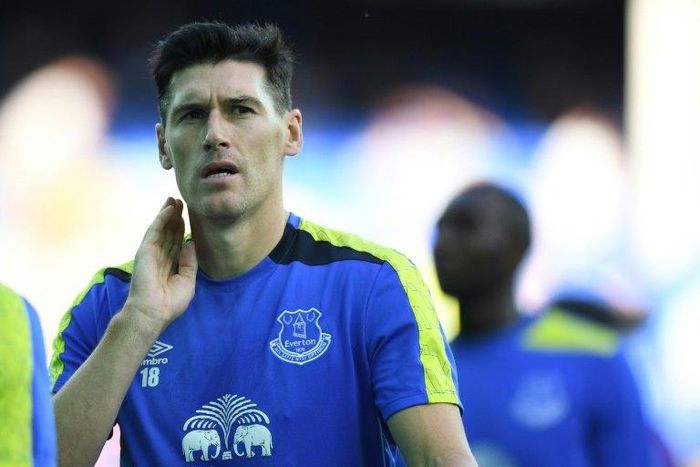 Everton's English midfielder Gareth Barry has agreed a one-year contract with the Baggies after being told he could leave Goodison Park following Everton's summer spending spree