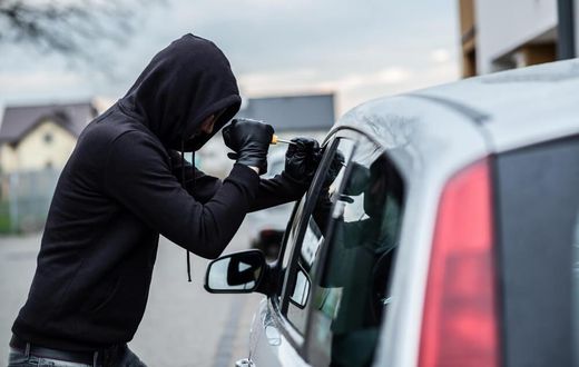 Two thieves attempted stealing a car at Ablekuma.