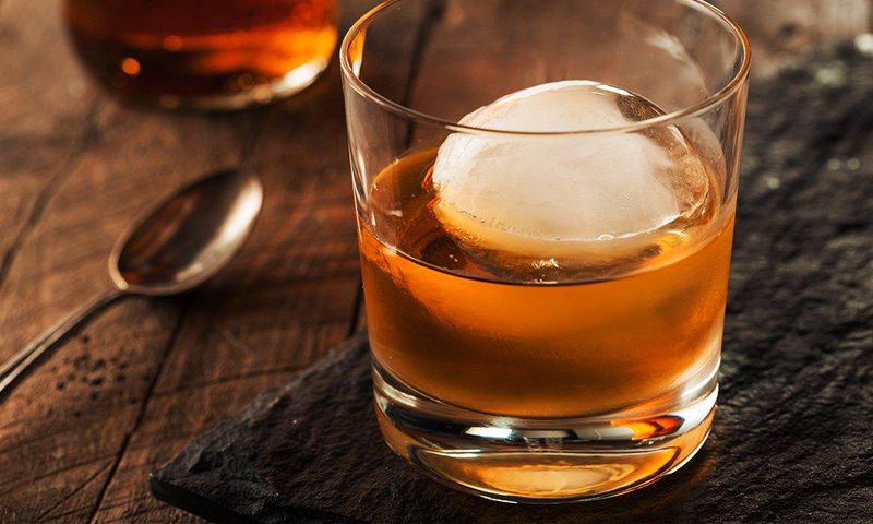 molecular reason to drink whiskey on the rocks
