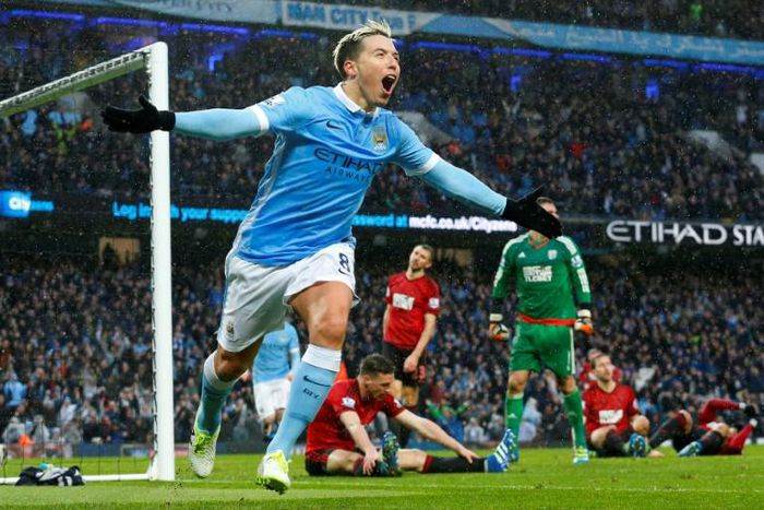 Samir Nasri, who won two Premier League titles with Manchester City, will return to England after signing a short-term deal with West Ham on Monday