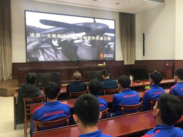 Shanghai Shenhua players were shown propaganda materials and historical exhibits during their military training.