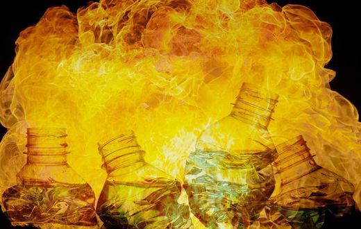 ___7211265___https:______static.pulse.com.gh___webservice___escenic___binary___7211265___2017___8___26___23___shouldnt-leave-water-bottle-car-hot-day