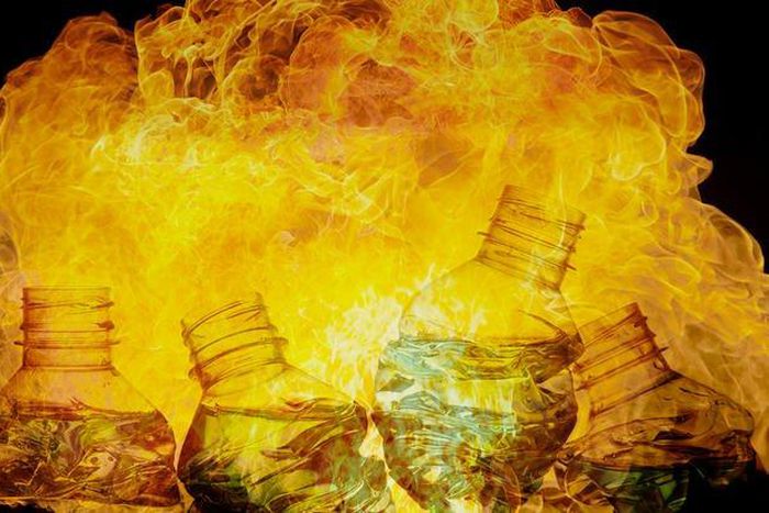 ___7211265___https:______static.pulse.com.gh___webservice___escenic___binary___7211265___2017___8___26___23___shouldnt-leave-water-bottle-car-hot-day