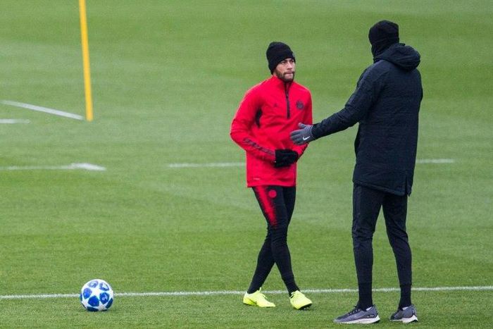 Neymar talks with coach Thomas Tuchel during Paris Saint-Germain's training session on the eve of their crunch clash against Liverpool