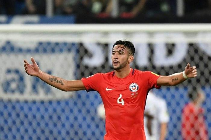 Chile's defender Mauricio Isla joins Istanbul giants Fenerbahce from Italian Serie A side Cagliari