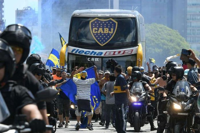 The Boca Juniors team bus had a heavy police escort but had to negotiate throngs of River Plate fans before reaching the stadium